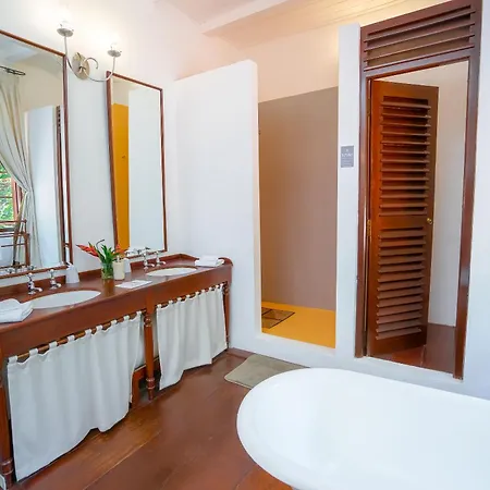Adigars Manor Hotel Kandy Exterior photo