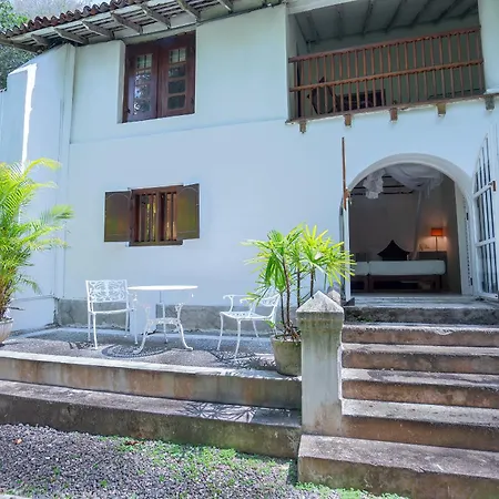 Adigars Manor Hotel Kandy Exterior photo