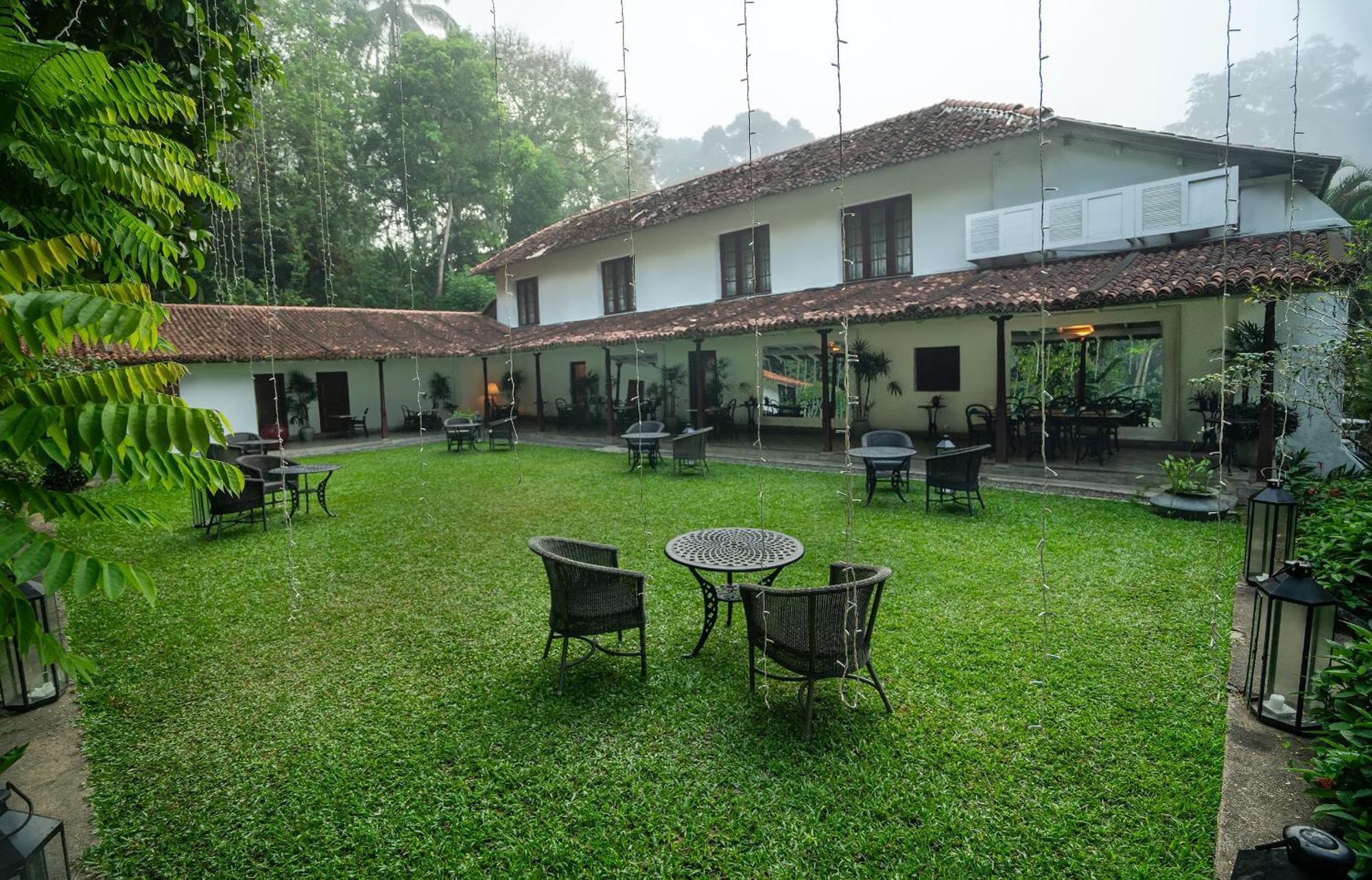 Hotel Adigars Manor Kandy